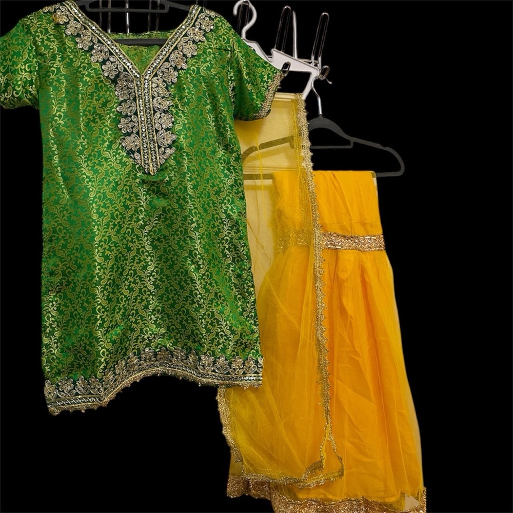 NEW girls Gharara 12/14 large US BUST 34